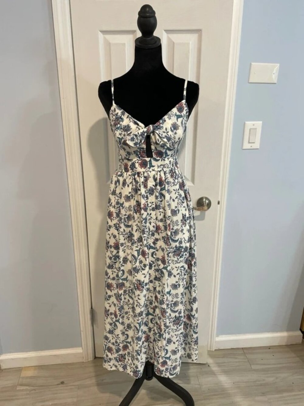 Soprano Women’s Ivory Blue Floral Spaghetti Strap Midi Dress XS